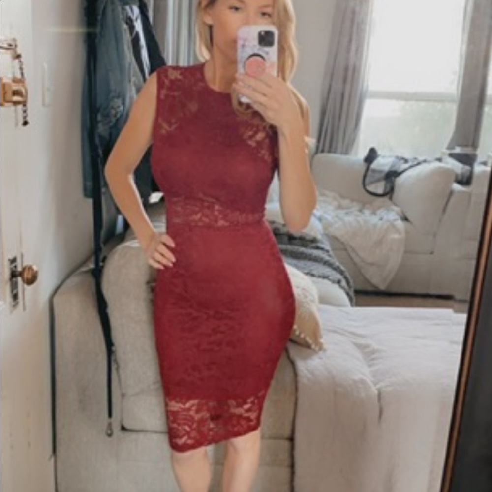 Burgundy lace bodycon dress - Picture 4 of 4